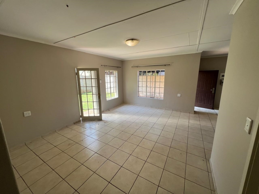 To Let 2 Bedroom Property for Rent in Melodie North West